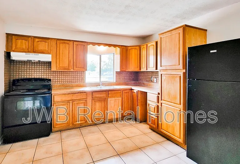 3142 Mecca St — Photo 2