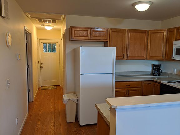 5th image of 701 Valley Dr