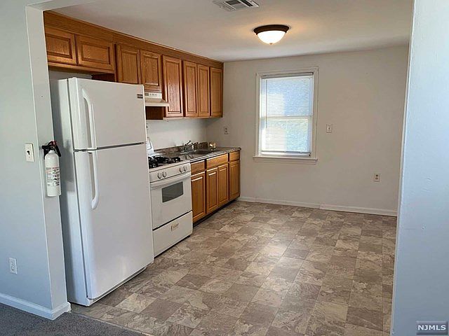1st image of 42 Summit Ave Floor 2