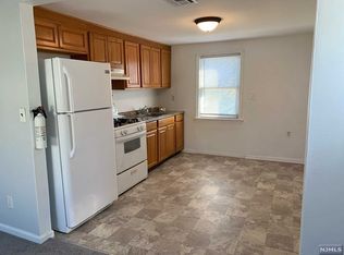 42 Summit Ave FLOOR 2, Lyndhurst, NJ 07071