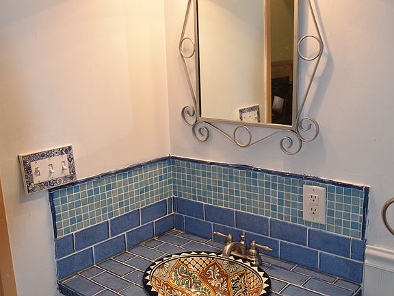 Bathroom w/ Tub