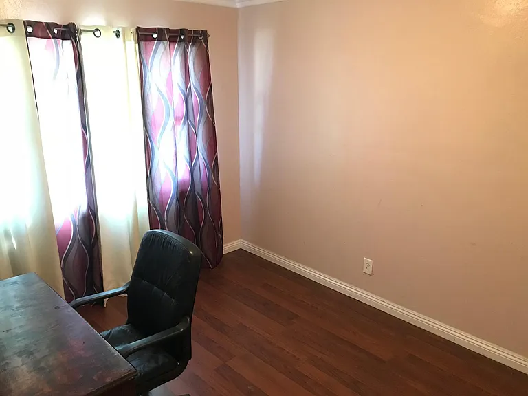 415 W Marietta Pl — Photo 3