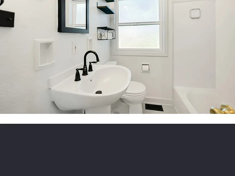 12107 SE Kelly St — Photo 1