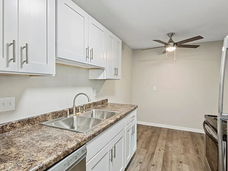 Eastgate Apartments — Photo 61