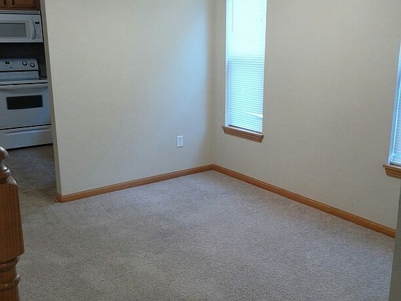 3rd image of 311 NE Coldwater Creek Dr