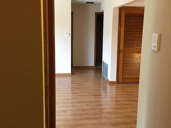 ENTRY AREA WITH CLOSET