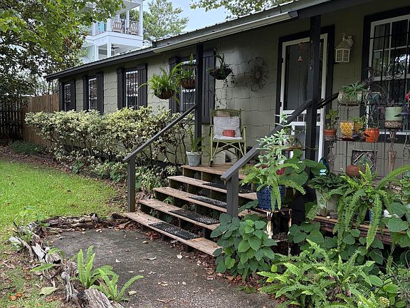 4th image of 335 Acacia St