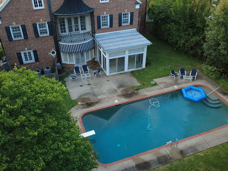 7384 Westmoreland Dr