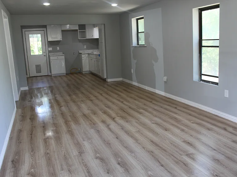 6075 Anahuac Ave — Photo 8