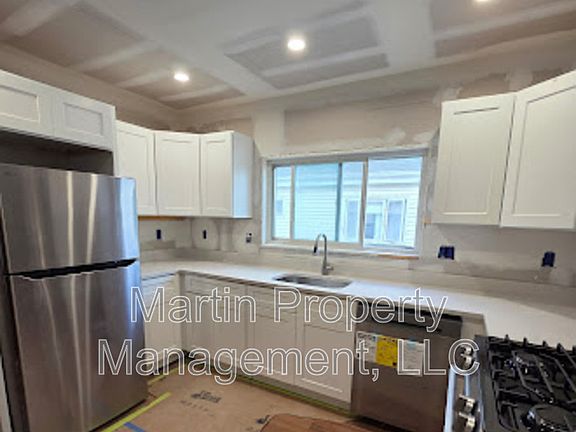 2nd image of 42-44 Whitman St #2