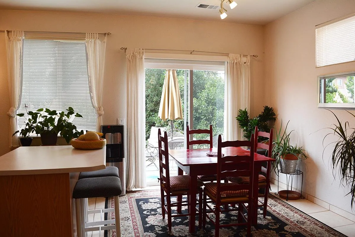2 bed, 2.5 bath, 1350 sqft, $1,975 — Photo 4