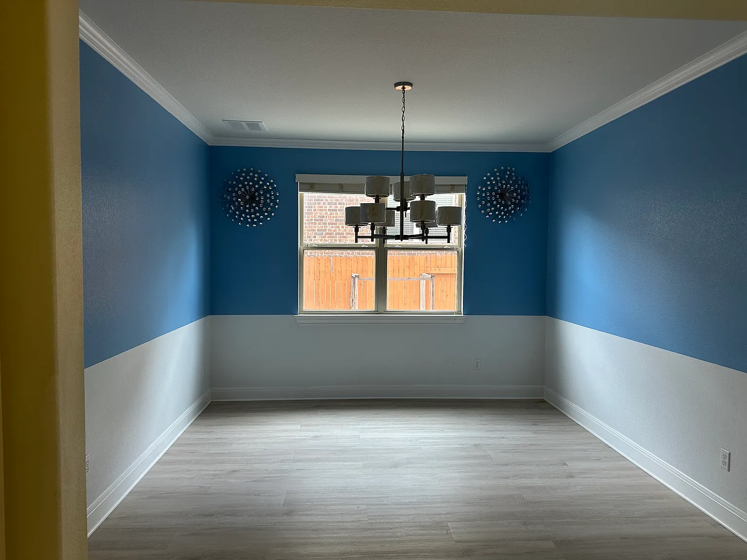 5 bed, 3.5 bath, 3651 sqft, $3,199 — Photo 3