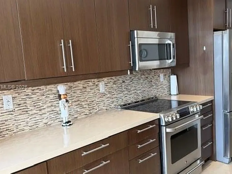 19707 Turnberry Way #4L — Photo 33