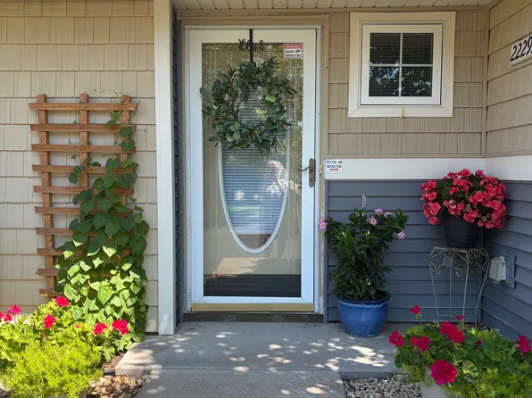 22293 Cameo Ct, Forest Lake, MN 55025