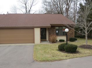 510 Oak Ln, Holland, MI 49424