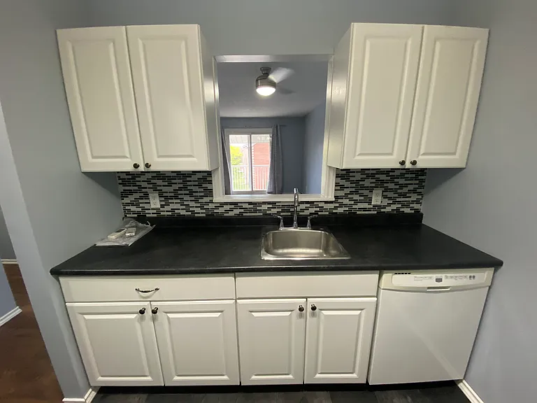 580 Armstrong Rd #407 — Photo 4