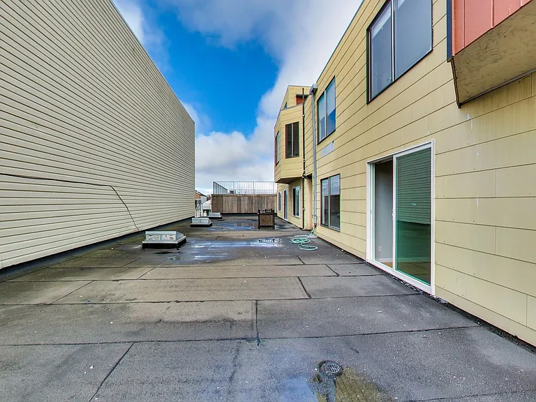 205 Collins St #4 — Photo 34