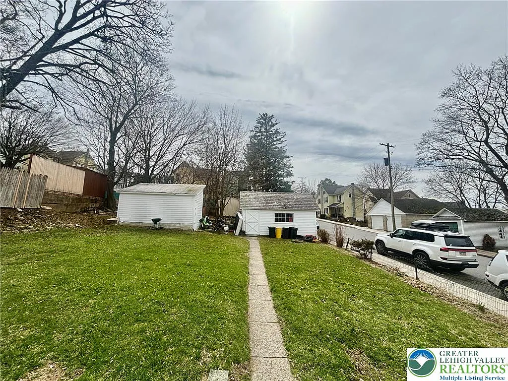 Building Photo - 206 Messinger St #1