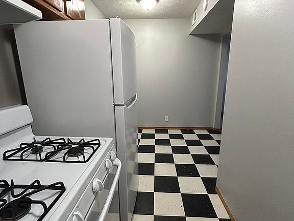 4th image of 4311 Charles St #2