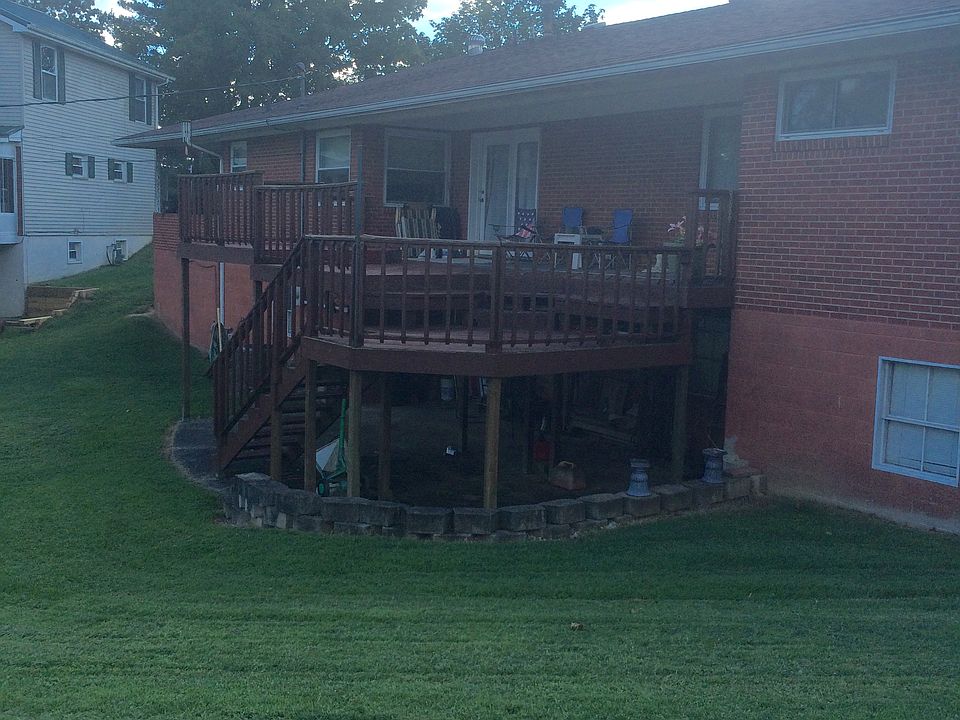 2nd image of 2620 Division St