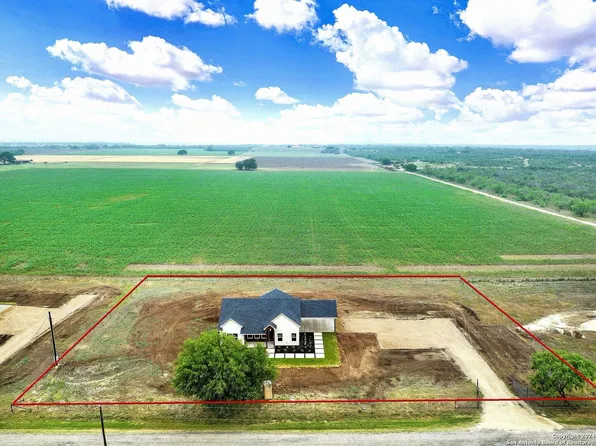 197 CR 4201, Dhanis, TX 78850