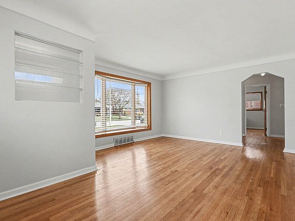 3rd image of 29043 Hathaway St