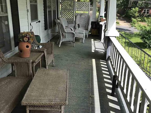2nd image of 1401 W Grand Ave