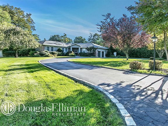 4th image of 16 Bridle Path Dr