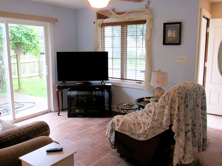 132 Saint John Ave — Photo 8