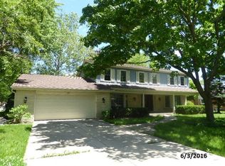 201 Fox Hunt Trl, Barrington, IL 60010