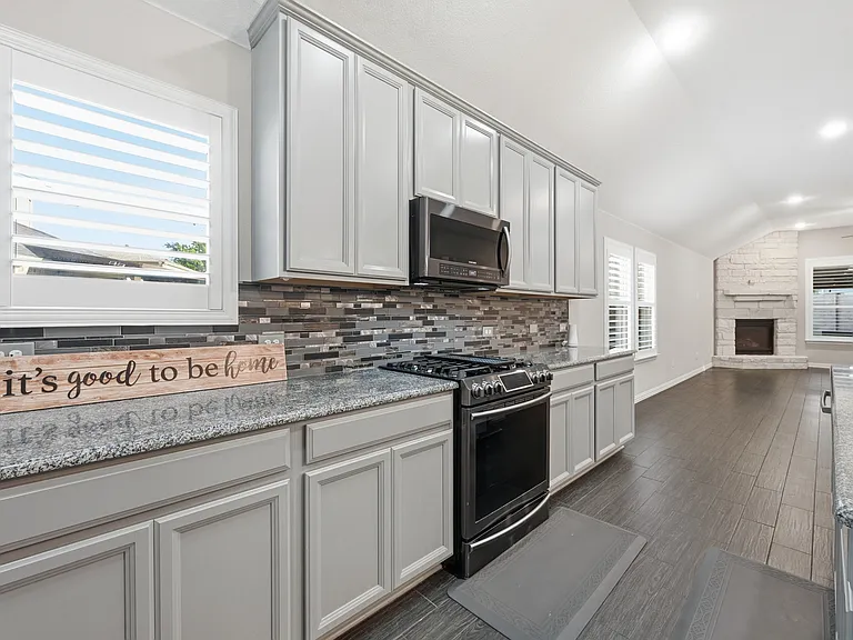 405 Windward Dr — Photo 12