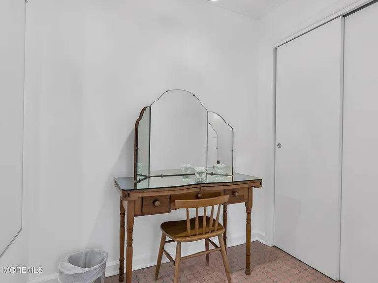 208 Trenton Blvd — Photo 15