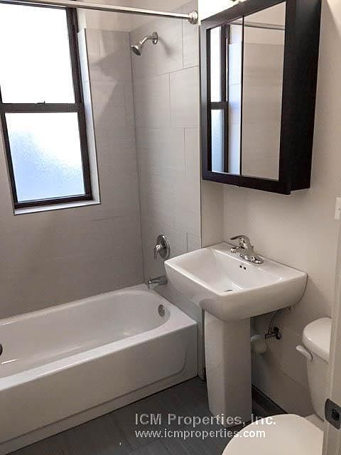 2nd image of 626 W Melrose St #2
