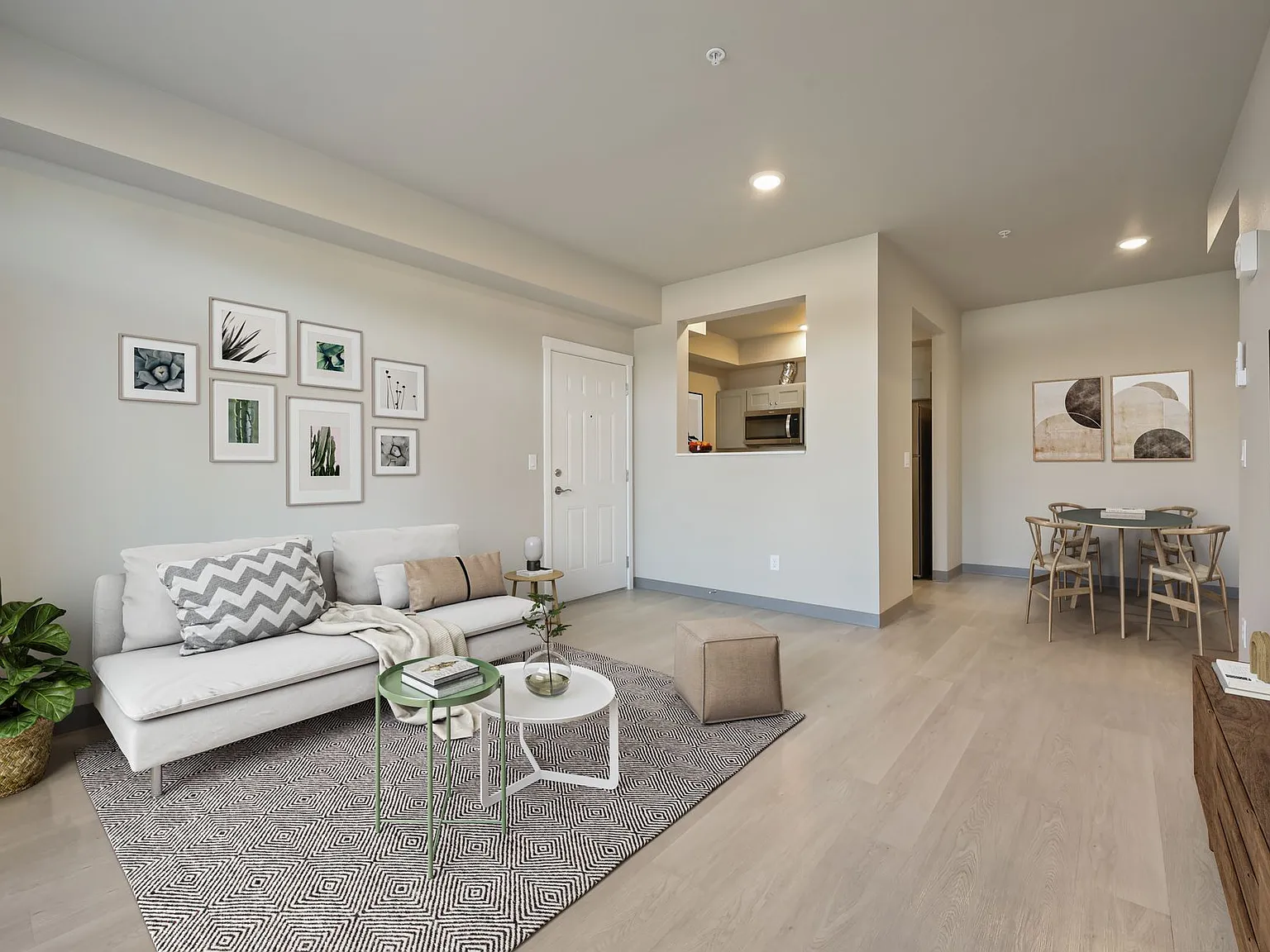 Twelve-O-Two Apartments — Photo 3