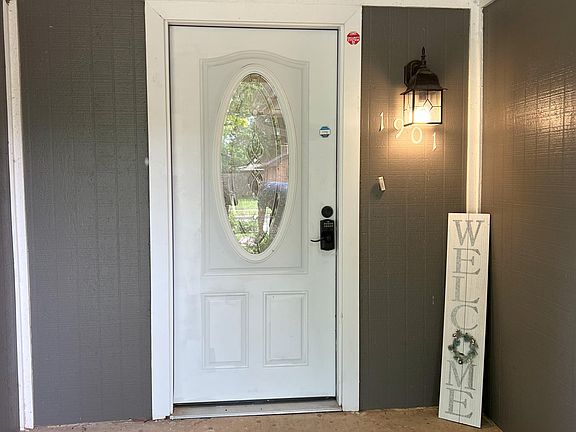 2nd image of 1901 Oakhollow Dr
