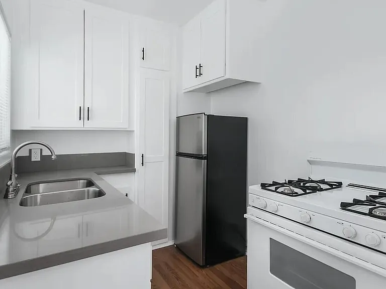 230 N Hollywood Way #C — Photo 6