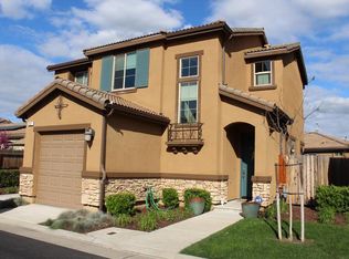 3327 Monterosa Ln, Clovis, CA 93619