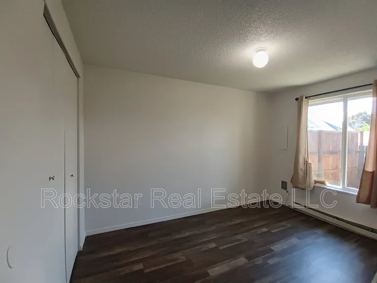 702 E Bridgeport Ave — Photo 9