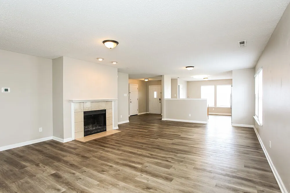 3 bed, 2.0 bath, 1661 sqft, $2,000 — Photo 4