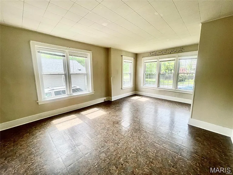 2406 Edison Ave — Photo 10