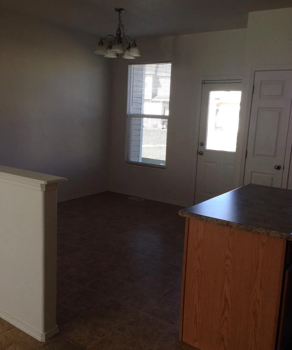 2 bed, 2.5 bath, 1262 sqft, $1,800 — Photo 4