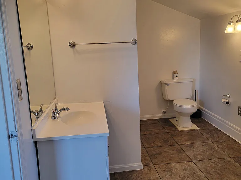 2404 Auburn Ave #6 — Photo 13