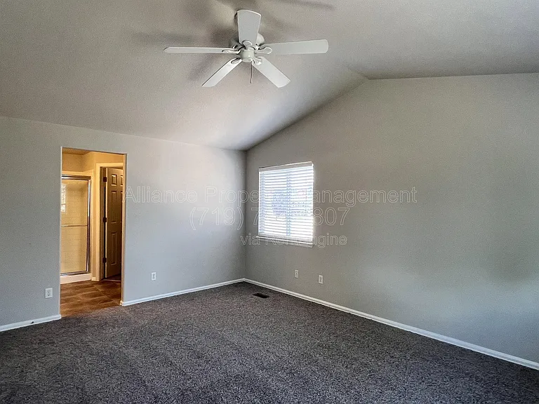 5671 Vermillion Bluffs Dr — Photo 16