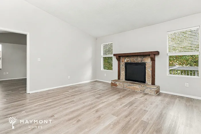 3 bed, 2.0 bath, 1210 sqft, $1,995 — Photo 4