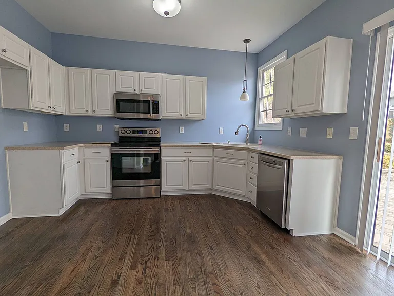 102 College Ave — Photo 13