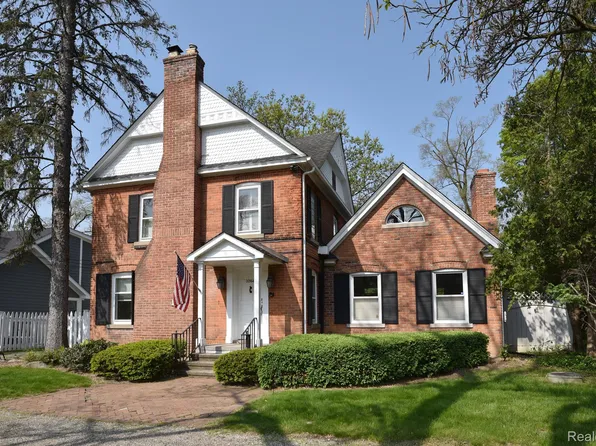 32647 Franklin Rd, Franklin, MI 48025