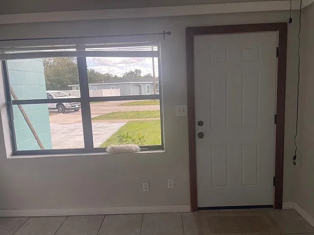 3 bed, 1036 sqft, $1,600 — Photo 2