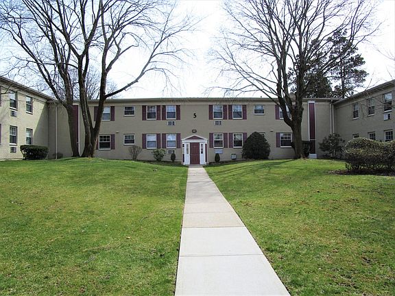 2nd image of 324 Post Ave APT 5D