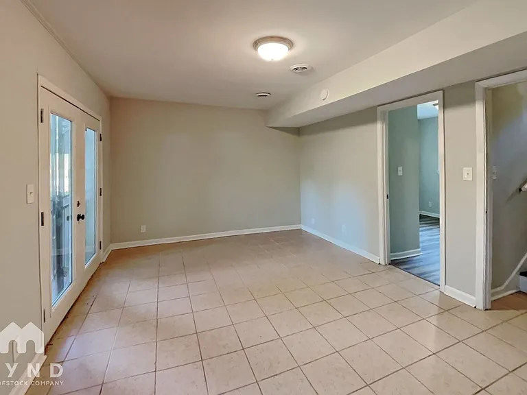 2715 Carriage Ln — Photo 9