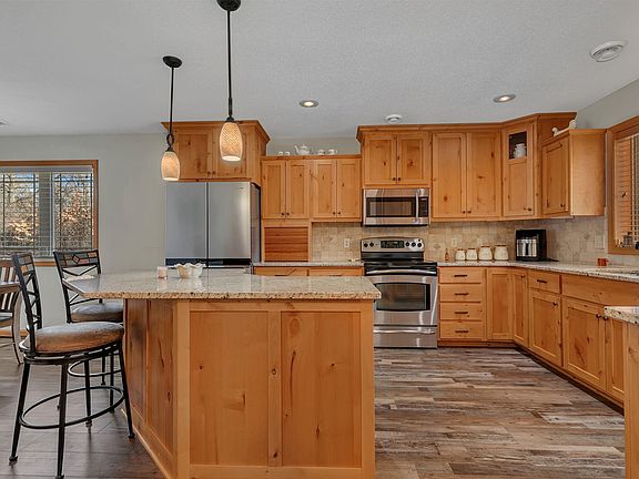 2nd image of 1001 Oak Pond Dr